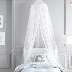Pottery Barn Kids white tulle bower/canopy